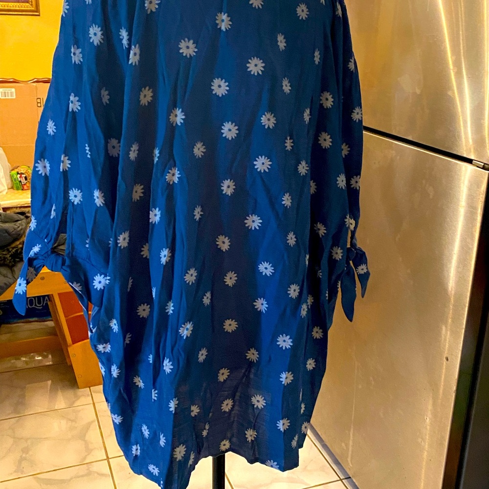 Plus Size Top - Picture 3 of 6